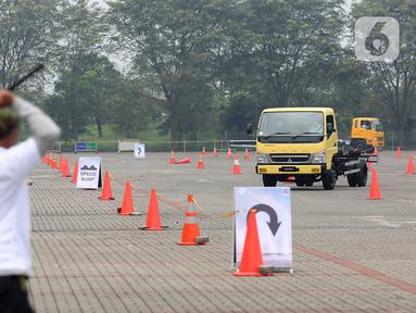 Suasana test drive truk terbaru Mitsubishi fuso model Canter dan Fighter di ICE BSD, Tangerang (25/03/2022). PT Krama Yudha Tiga Berlian Motors (KTB) resmi meluncurkan kendaraan niaga Mitsubishi Fuso Truck and Bus Corporation (MFTBC) untuk 15 model Canter dan 14 Fighter X.(Liputan6.com/Fery Pradolo)