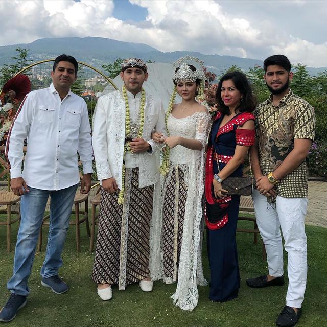 7 Potret Pernikahan Jenita Janet dengan Pengusaha Danu Sofwan