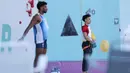 Atlet panjat tebing Indonesia, Veddriq Leonardo (kanan) bersiap memulai lomba menghadapi wakil Prancis, Bassa Mawem pada babak kualifikasi cabor panjat tebing nomor speed putra Olimpiade Paris 2024 di Le Bourget Climbing Venue, Paris, Selasa (6/8/2024). (Dok. NOC Indonesia)