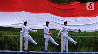 Hari Sumpah Pemuda, Bendera Merah Putih Dikibarkan di Atas Sungai Cisadane