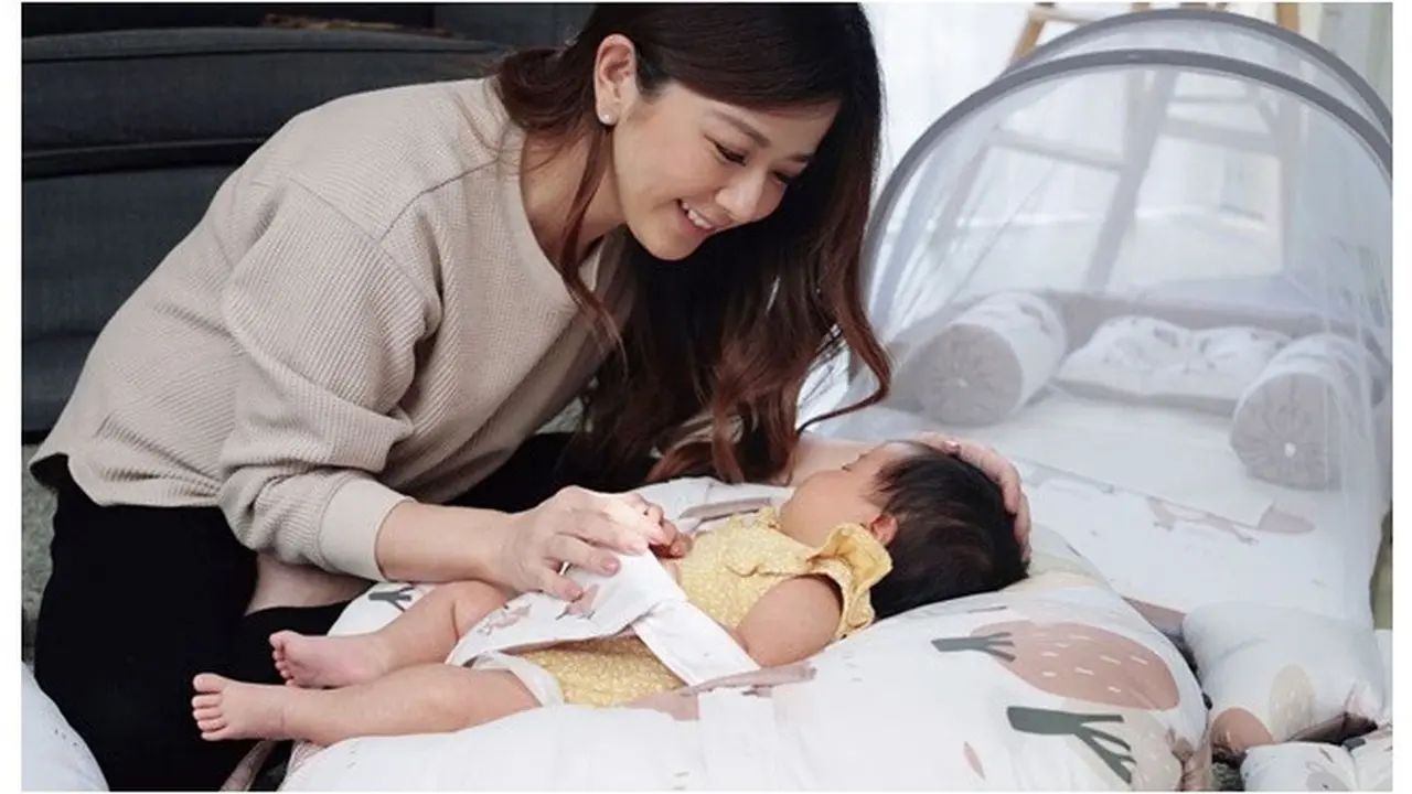 6 Potret Franda Momong Anak Kedua, Sempat Rahasiakan Nama Agar Tak Ditiru