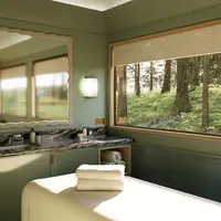 Potret spa dalam kereta kolaborasi The Britanic Explorer X Wildsmith (sumber foto: Belmond)