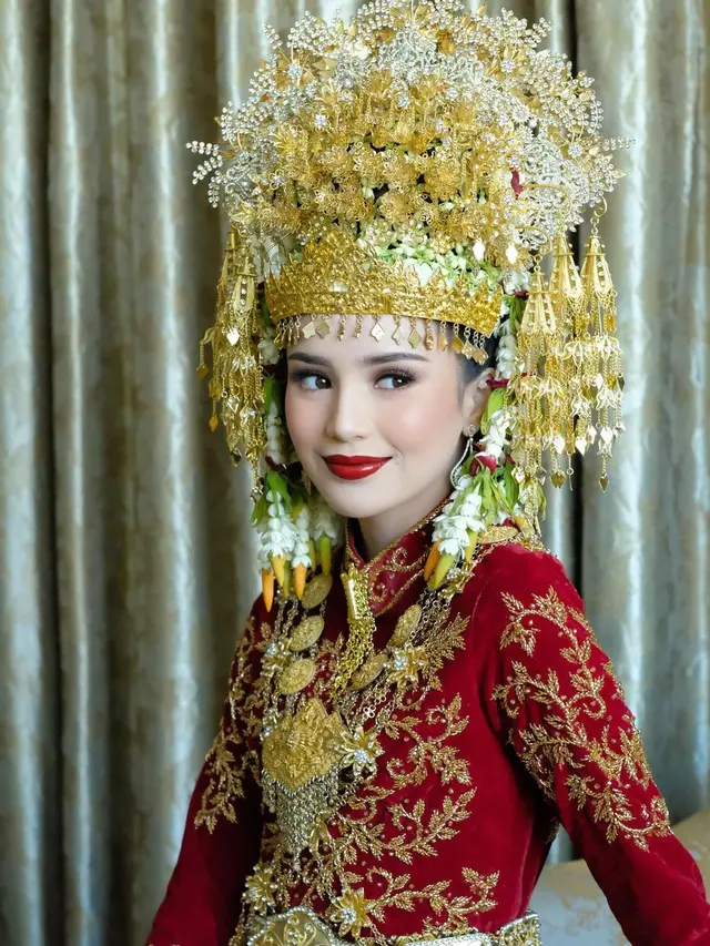 Pesona Beby Tsabina dalam Balutan Baju Pengantin Aceh Dara Baro, Lipstik Merah Jadi Sorotan
