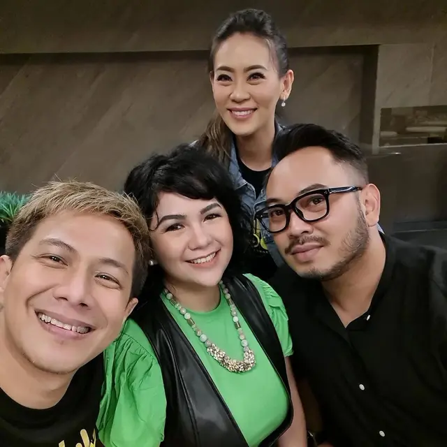Pertemuan Joy Tobing dengan alumni Indonesian Idol pertama (Foto: Instagram luckyoctavianofficial)