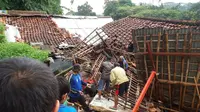 4 rumah di Bogor rusak akibat longsor
