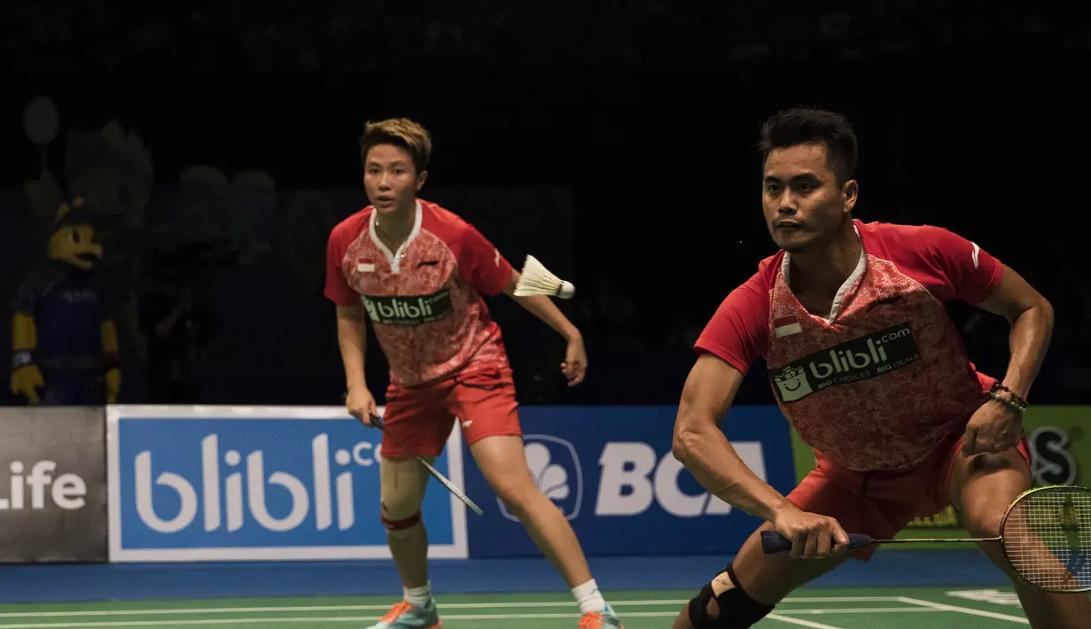Sepanjang laga pasangan Indonesia, Tontowi Ahmad/Liliyana Natsir, tampil percaya diri dan berhasil menguasai jalannya laga. (Bola.com/Vitalis Yogi Trisna)