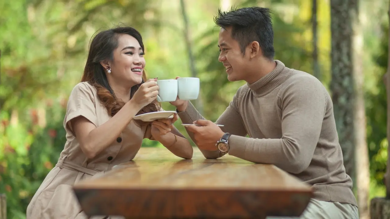couple bahagia kencan romantis