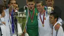 Zidane telah mengenyam banyak prestasi, di antaranya dua gelar Serie-A bersama Juventus, satu gelar Liga Champions dan satu gelar La Liga bersama Real Madrid. Dikancah internasional ia sukses mengantar Prancis menjadi juara Piala Dunia 1998 dan juara Piala Eropa 2000. (Foto: AFP/Adrian Dennis)