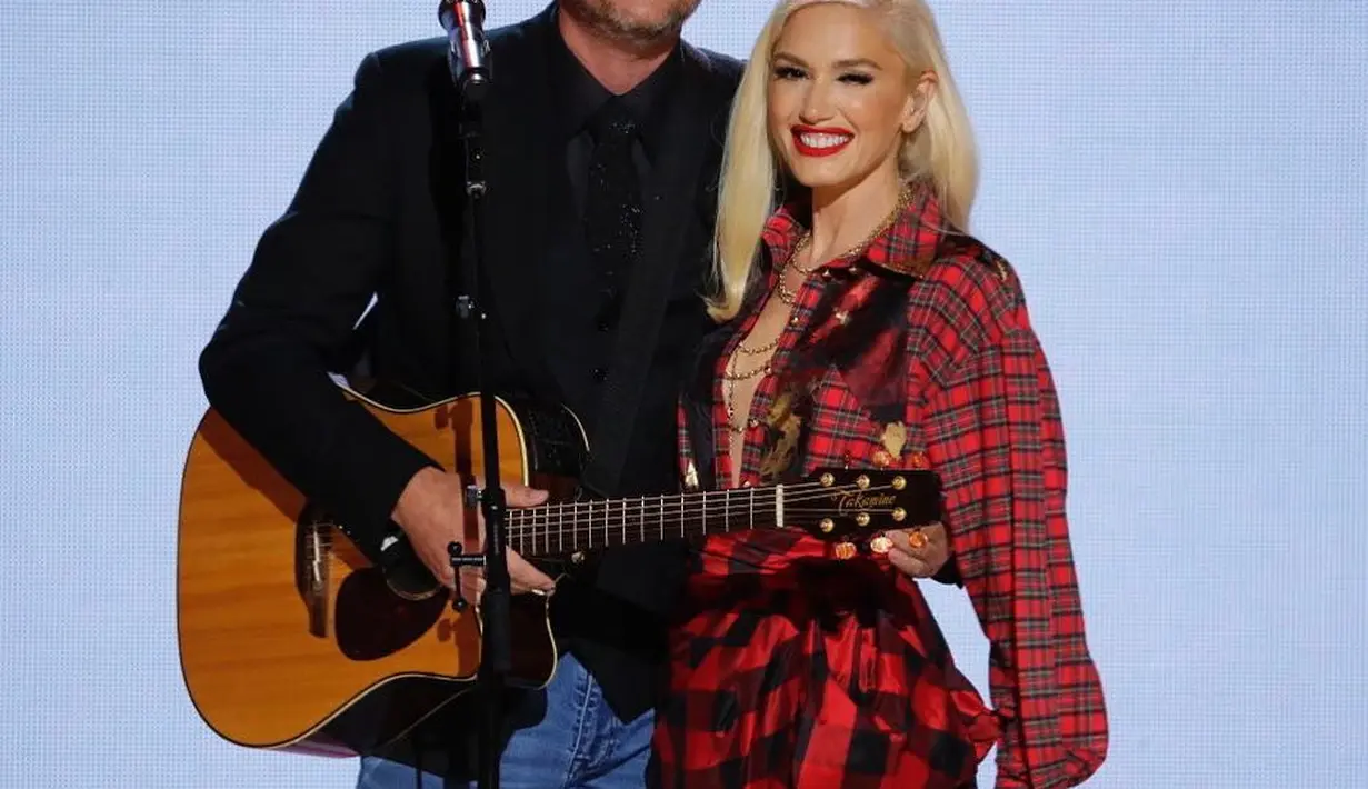 Gwen Stefani sendiri kini sudah move on dan selalu terlihat mesra dengan Blake Shelton. (instagram/gwenstefani)