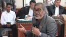 Ketua KPAI Arist Merdeka Sirait saat menjadi saksi dalam persidangan kasus pembunuhan Angeline dengan terdakwa Agustay Hamdamay di Pengadilan Negeri Denpasar, Selasa (12/1). (Liputan6.com/Angga Yuniar)