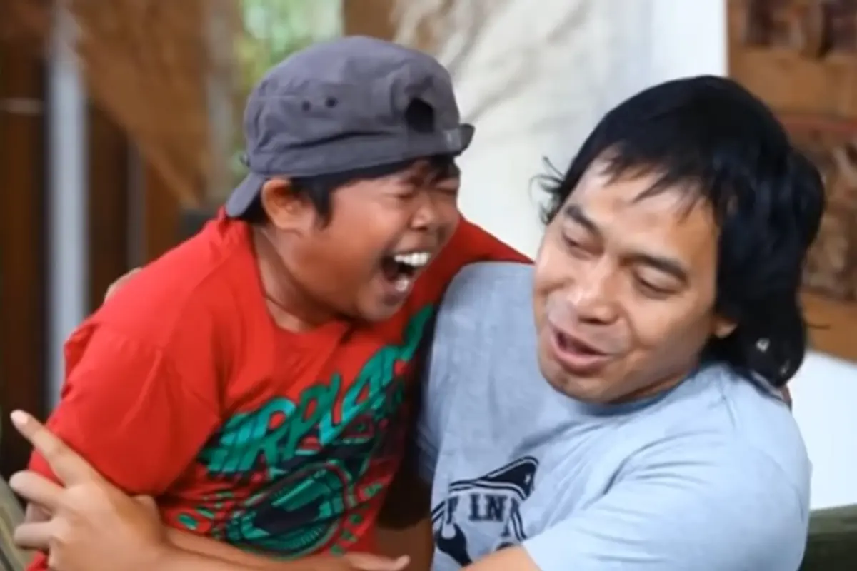 Komeng dan Adul (YouTube/officialgtvid)