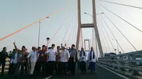 Jokowi gratiskan tarif Tol Jembatan Suramadu. (Merdeka.com/Titin Supriatin)