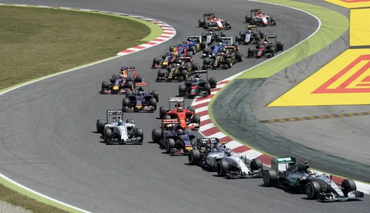 Persaingan ketat di awal balapan. (AFP/JOSEP LAGO)