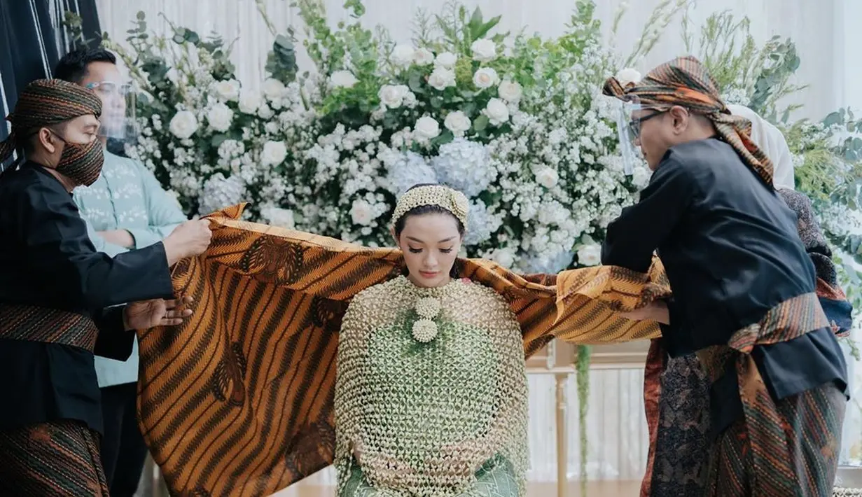 Zaskia Gotik 7 Bulanan (Instagram/rh_weddingplanner)