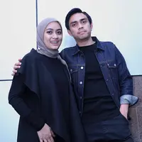 Tidak memiliki dasar sebagai seorang penulis, orang tua dari Dia Sekala Bumi pun mengakui banyak penulisan yang ngaco di dalamnya. Namun menurutnya apa yang ditulis itu benar-benar terjadi. (Nurwahyunan/Bintang.com)