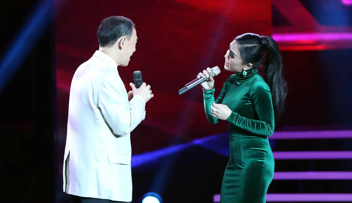 Usai tampil dalam acara Golden Memories International, Yuni Shara mengungkapkan kegembiraannya. Apalagi ini baru pertama kalinya berduet dengan penyanyi berusia 71 tahun tersebut. (Nurwahyunan/Bintang.com)
