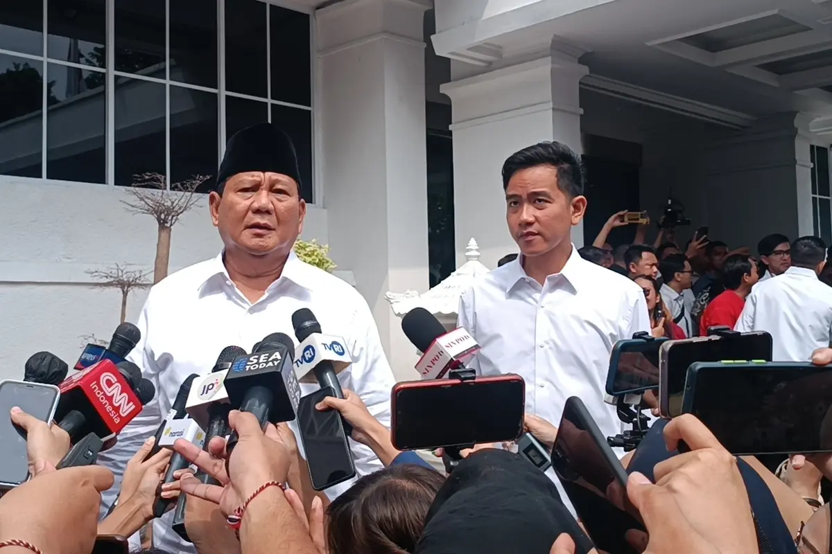Prabowo Didampingi Gibran Tiba di KPU