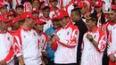 Presiden Joko Widodo atau Jokowi berbincang dengan atlet saat acara pelepasan Kontingen Indonesia untuk SEA Games 2019 Filipina di Istana Bogor, Rabu (27/11/2019). Sebanyak 841 atlet Indonesia akan bertanding pada SEA Games Filipina di 51 cabang olahraga. (Liputan6.com/Angga Yuniar)