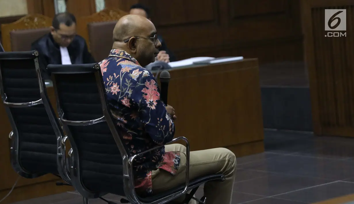 Kurnia Alexander Muskitta saat menjalani sidang pembacaan dakwaan di Pengadilan Tipikor, Jakarta, Rabu (14/8/2019). Kurnia Alexander Muskitta didakwa menjadi perantara suap mantan Direktur Produksi dan Teknologi Krakatau Steel, Wisnu Kuncoro. (Liputan6.com/Helmi Fithriansyah)