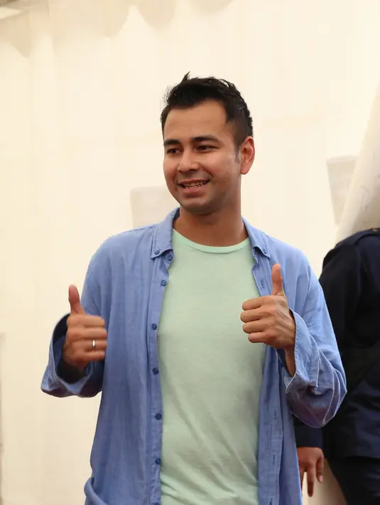 Presenter kondang Raffi Ahmad memang dikenal dengan bisnis yang semakin meluas, mulai dari kuliner hingga fashion. Ayah satu anak ini cukup banyak mendirikan bisnis untuk keluarganya. (Andy Masela/Bintang.com)