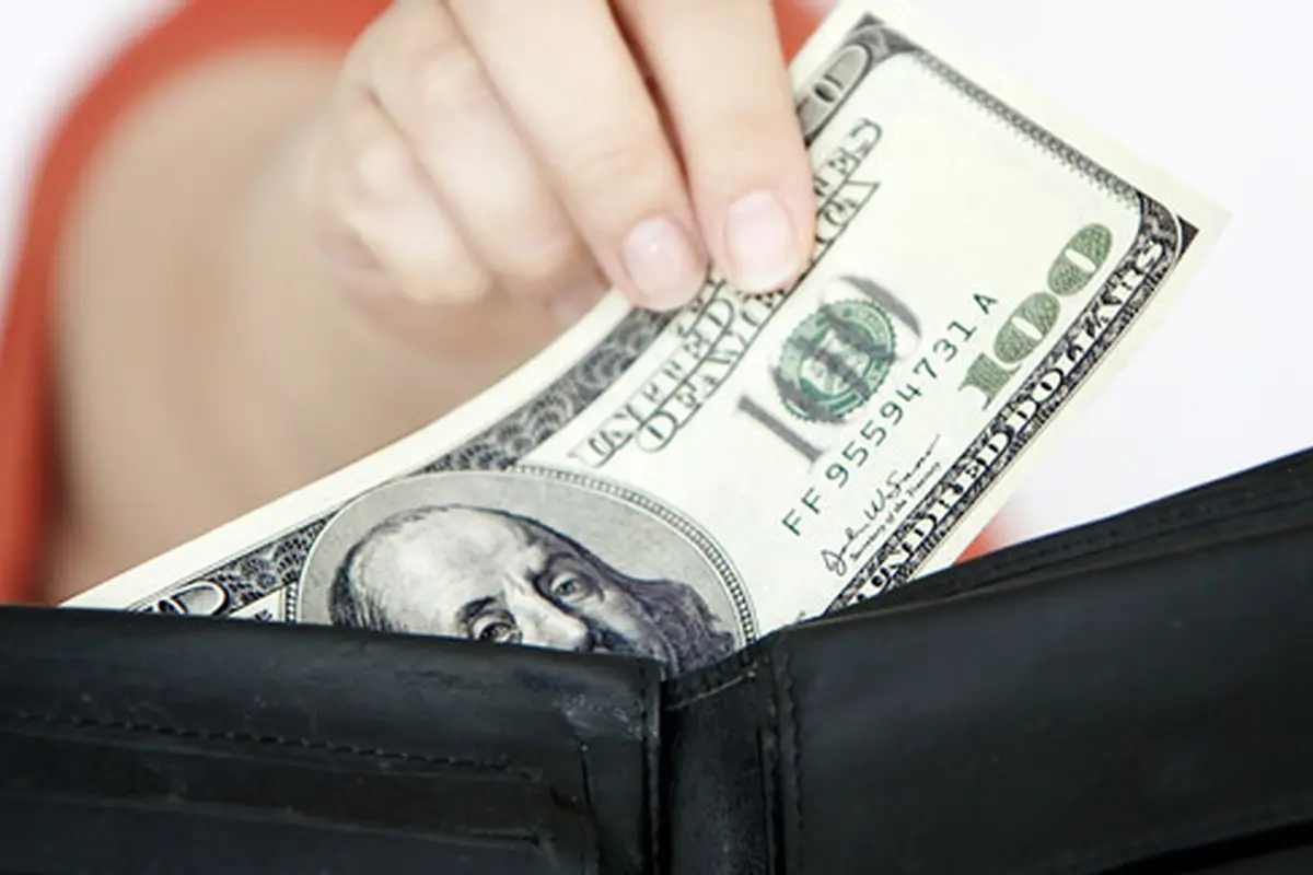(C) shutterstock