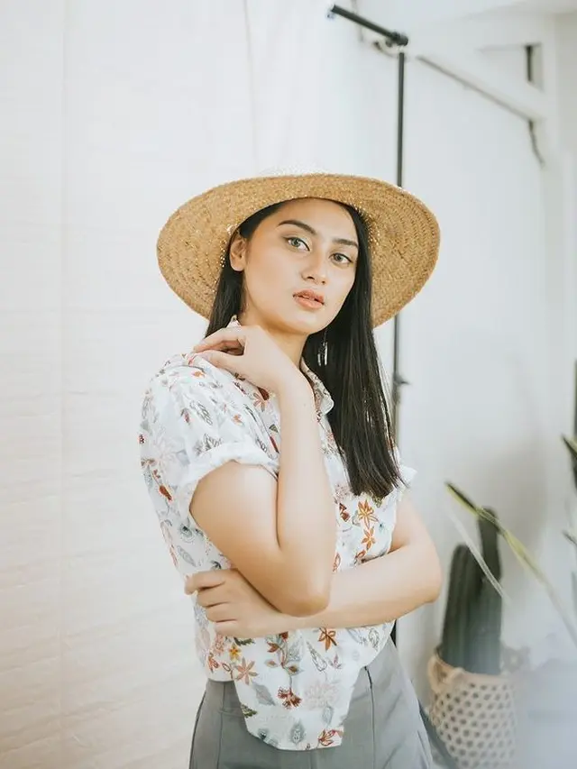 7 Gaya Kasual Memes Prameswari, Wanita yang Dikabarkan Dekat Dengan Billy Syahputra