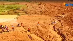 Pencarian juga diperluas menjadi 4 titik yaitu lokasi longsor, tempat penemuan 5 korban pertama, aliran sungai, dan jalan lintas provinsi yang tertimbun tanah.