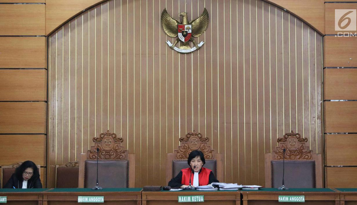 Hakim tunggal Lenny Wati Mulasimadhi memimpin sidang gugatan praperadilan yang diajukan tersangka Jonru Ginting di PN Jakarta Selatan, Selasa (21/11). (Liputan6.com/Immanuel Antonius)