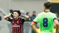 Gianluca Lapadula mencetak gol kemenangan AC Milan atas Crotone. (Reuters)
