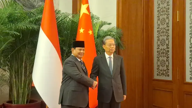 Presiden RI Prabowo Subianto menemui Pimpinan Kongres Rakyat China, Zhou Leji di Great Hall of the People, Beijing, China, Sabtu (9/11/2024).