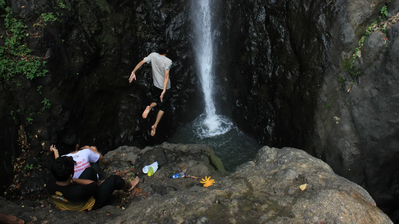 Sensasi Terjun Bebas Dari Atas Curug Baligo Majalengka