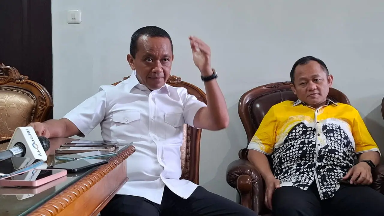 Menteri Energi dan Sumber Daya Mineral (ESDM) Bahlil Lahadalia kediamannya di kawasan Duren Tiga, Jakarta Selatan, Rabu (27/11/2024). (Sulaeman/Merdeka.com)