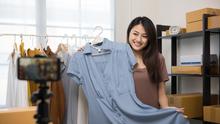 Ilustrasi online shopping. (Shutterstock/GBJSTOCK)
