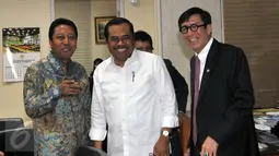 (Ki-ka) Romahurmuzi, Jaksa Agung HM Prasetyo dan  Menkumham Yasonna Laoly usai melakukan rapat kerja dengan Komisi III DPR di Komplek Parlemen, Jakarta, Kamis (17/9/2015). (Liputan6.com/Johan Tallo)