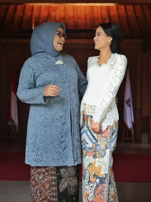 Ide Padu Padan Rok Batik ala Mutiara Baswedan/Instagram @mutiarabaswedan