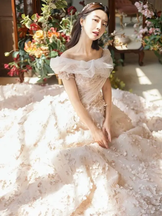 7 Potret Prewedding YouTuber Sunny Dahye, Berbalut Hanbok hingga Gaun Klasik