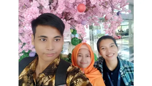 6 Momen Mesra Ponari Bareng Calon Istri Setelah Tunangan, Semakin Kompak