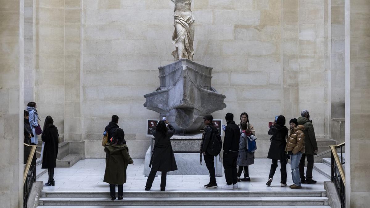 Museum Louvre Bakal Dipasangi 100 Kamera CCTV Baru Usai Kemalingan Perhiasan Senilai 88 Juta Euro