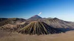Merasakan pesona alam sekitar gunung Bromo saat tahun baru pastinya menyenangkan. Nuansa mendekatkan diri ke alam saat menjelang tahun baru menjadi suatu pengalaman yang tak akan terlupakan. (www.beautyofindonesia.com) 