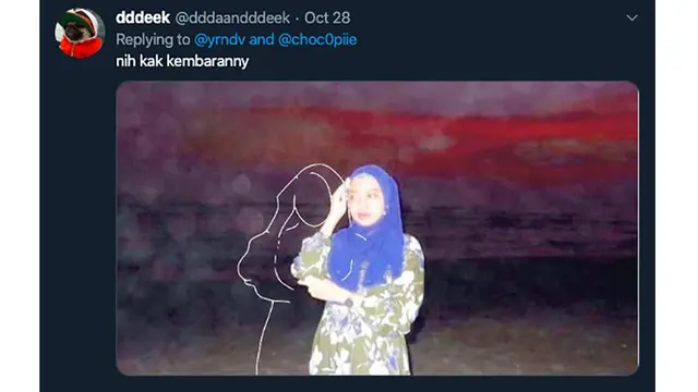 Viral Foto Horor Gadis di Parangtritis, Warganet Malah Bikin Editan Nyeleneh