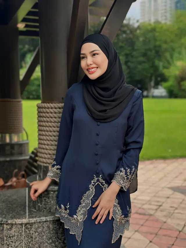 6 Potret Beda Pesona Dinda Hauw dan Dara Arafah Pakai Baju Kurung Melayu saat Idul Adha 2024, Anggun Meneduhkan