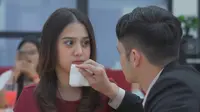 Adegan sinetron Di Antara Dua Cinta tayang setiap hari di SCTV (Dok Sinemart)