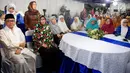 Ketua MPR Zulkifli Hasan didampingi Presidium BMOIWI Euis Fety Fatayaty saat buka puasa bersama di Rumah Dinas Ketua MPR, Jakarta, (29/5). Ketua MPR berpesan agar ormas perempuan berperan aktif dalam mengedukasi masyarakat. (Liputan6.com/Johan Tallo)