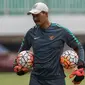 Pelatih kiper timnas Indonesia, Gatot Prasetyo, saat di Stadion Pakansari, Bogor, Jawa Barat, Rabu (10/8/2016). (Bola.com/Vitalis Yogi Trisna)