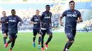 Gelandang Bologna, Saphir Taider, melakukan selebrasi usai mencetak gol ke gawang Juventus  pada giornata terakhir Liga Italia Serie A 2016-2017 di Stadion Renato Dall'Ara, Minggu (28/5/2017). Juventus menang 2-1. (EPA/Giorgio Benvenuti)