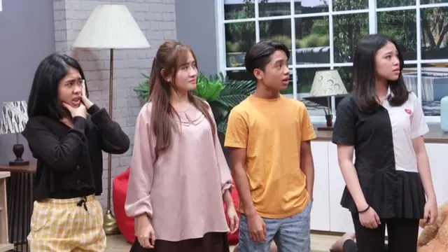 Persahabatan Betrand Peto, Anneth Delliecia, dan Alifa Lubis.