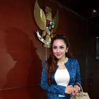 Masalah masih berlanjut lantaran Regina merasa aneh atas apa yang diungkapkan Farhat Abbas jika ia tidak pernah merasa menjadi kuasa hukumnya selama proses perceraian Regina dengan Ilal. (Deki Prayoga/Bintang.com)