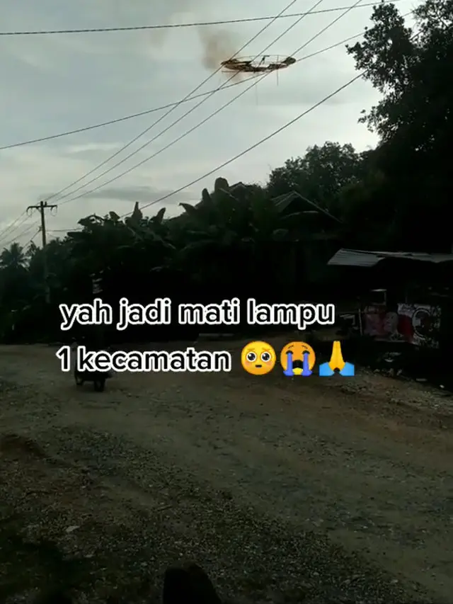 Layangannya Tersangkut di Kabel, Pemuda Ini Bikin Mati Listrik Sekampung