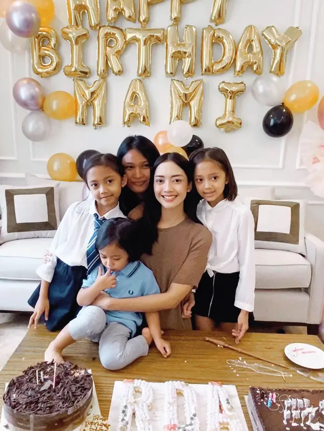 7 Momen Ulang Tahun Ririn Dwi Ariyanti Ke-35 Tanpa Aldi Bragi