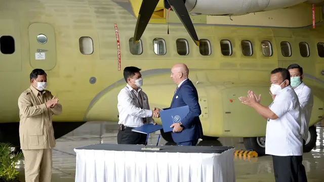 Menteri Pertahanan Indonesia Prabowo Subianto saat di PT Dirgantara Indonesia (PTDI)